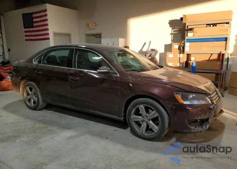 2013 Volkswagen Passat Se z USA, uszkodzony, nr VIN 1VWBP7A39DC092958